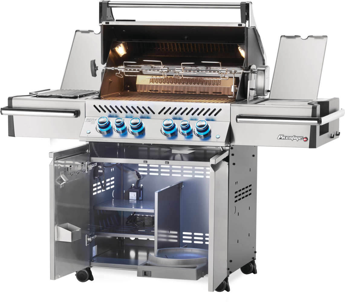 Prestige PRO 500 RSIB grill open lid showing cooking grates and burners